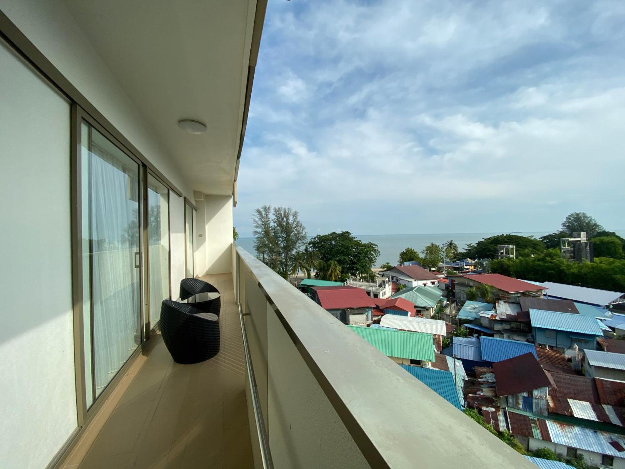 By The Sea @ Cozy Beachfront Home Batu Feringgi Bagian luar foto