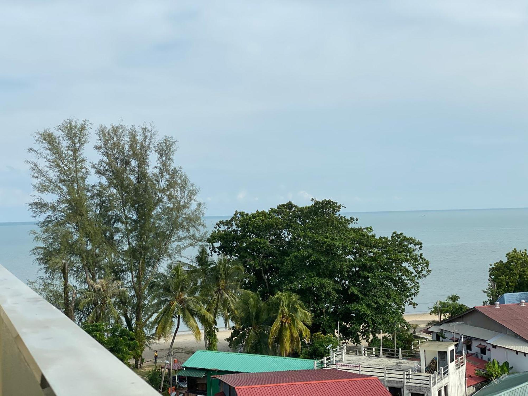 By The Sea @ Cozy Beachfront Home Batu Feringgi Bagian luar foto